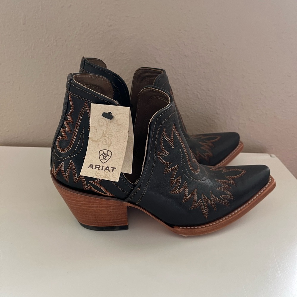 Ariat Black and Tan Embroidered Heeled Boots - Picture 2 of 3